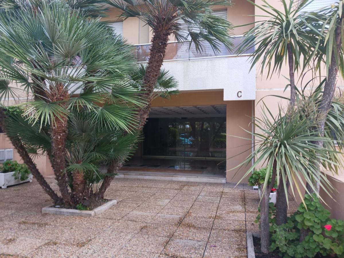 Rez-De-Jardin Grand Studio Apartment Cros-de-Cagnes Luaran gambar
