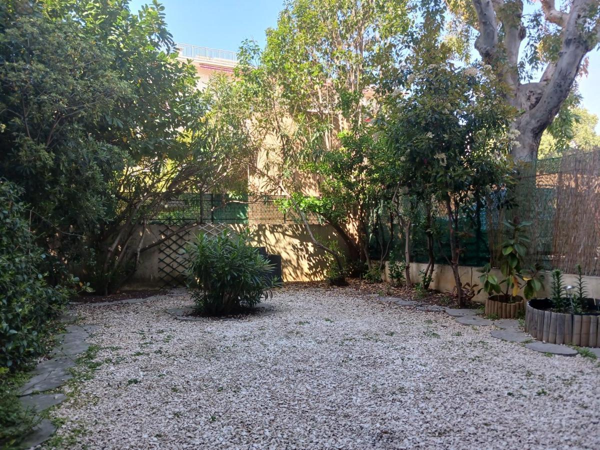 Rez-De-Jardin Grand Studio Apartment Cros-de-Cagnes Luaran gambar
